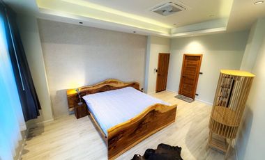 Spacious and new renovated 2 bedroom Condo