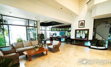 Spacious and new renovated 2 bedroom Condo