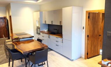 Spacious and new renovated 2 bedroom Condo