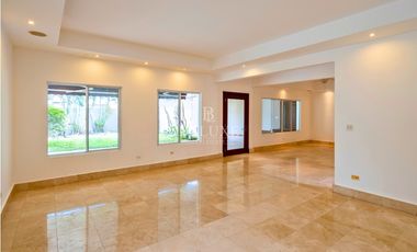 EN VENTA CASA EN RESIDENCIAL COSTA DE LAS PERLAS, COSTA DEL ESTE (2)