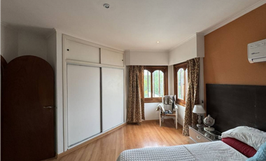 VENTA CASA 4 AMBIENTES CON PISCINA BARRIO LOS PINARES