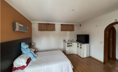 VENTA CASA 4 AMBIENTES CON PISCINA BARRIO LOS PINARES
