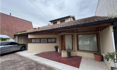 VENTA CASA 4 AMBIENTES CON PISCINA BARRIO LOS PINARES