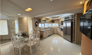 VENTA CASA 4 AMBIENTES CON PISCINA BARRIO LOS PINARES