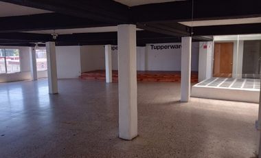 EDIFICIO EN VENTA Y RENTA!! SE RENTA POR ESPACIOS O COMPLETO!!