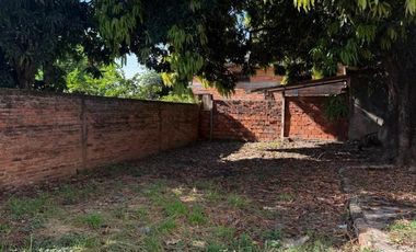 AMPLIA PROPIEDAD EN VENTA A PASOS DE AV.LAVALLE -  GALPÓN DE 300M2 APROX .-