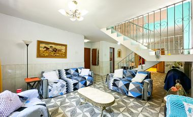 VENTA DE CASA DE TRES PISOS EN VENTANILLA ALTA