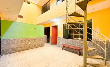 VENTA DE CASA DE TRES PISOS EN VENTANILLA ALTA