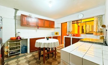 VENTA DE CASA DE TRES PISOS EN VENTANILLA ALTA