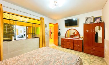 VENTA DE CASA DE TRES PISOS EN VENTANILLA ALTA