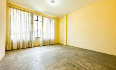 VENTA DE CASA DE TRES PISOS EN VENTANILLA ALTA