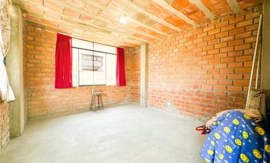 VENTA DE CASA DE TRES PISOS EN VENTANILLA ALTA