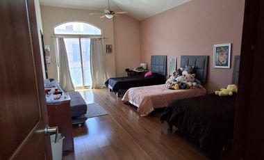 Casa en Satélite 5to sector, por el Parque del reloj