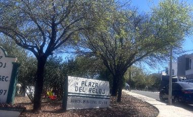 Casa en Satélite 5to sector, por el Parque del reloj