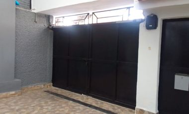 Casa con uso de suelo en Venta en Aeronautica Militar, Venustiano Carranza, CDMX