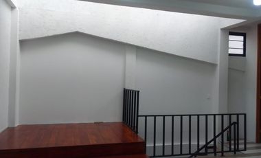 Casa con uso de suelo en Venta en Aeronautica Militar, Venustiano Carranza, CDMX