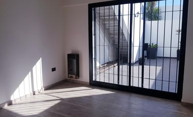 Departamento de dos ambientes en venta - Villa Lugano - con patio y parrilla