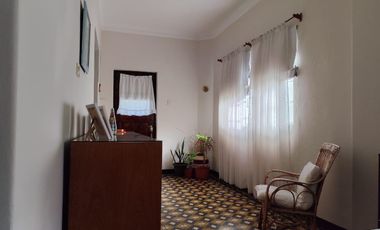 Casa en venta dos dormitorios, patio.