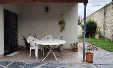 Casa en venta dos dormitorios, patio.