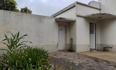 Casa en venta dos dormitorios, patio.