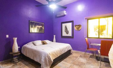 Residencia autosustentable con páneles solares y baterías