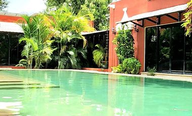 Residencia autosustentable con páneles solares y baterías