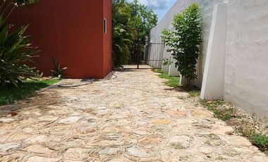 Residencia autosustentable con páneles solares y baterías