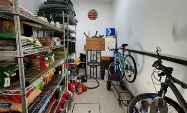 Residencia autosustentable con páneles solares y baterías