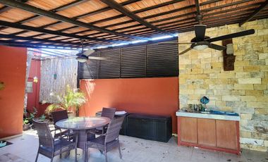 Residencia autosustentable con páneles solares y baterías
