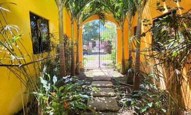 Residencia autosustentable con páneles solares y baterías
