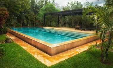 Residencia autosustentable con páneles solares y baterías