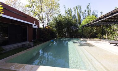 Residencia autosustentable con páneles solares y baterías