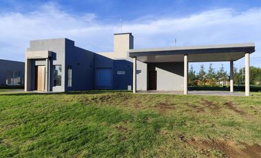 Casa en  venta en barrio privado Costa Verde