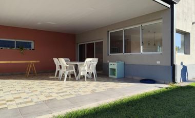 Casa en  venta en barrio privado Costa Verde