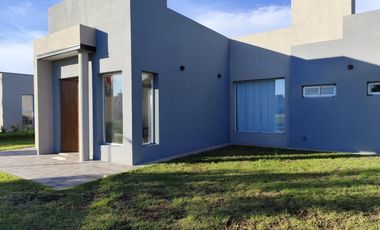 Casa en  venta en barrio privado Costa Verde