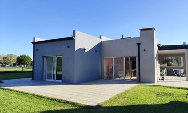 Casa en  venta en barrio privado Costa Verde