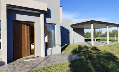 Casa en  venta en barrio privado Costa Verde