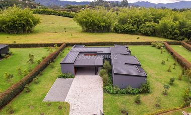 Venta de Casa Moderna para Estrenar Llanogrande