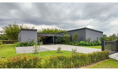 Venta de Casa Moderna para Estrenar Llanogrande