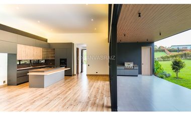 Venta de Casa Moderna para Estrenar Llanogrande