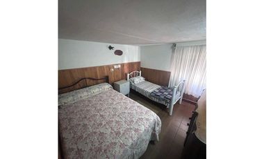 CASA + MONOAMBIENTE EN COSTANERA DE CARLOS PAZ, BARRIO SOL Y LAGO