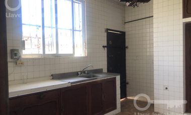 Venta y Renta de Casa de 2 niveles con 2 recámaras en Calle Zamora, Col. Centro, Coatzacoalcos, Ver.
