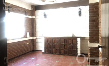 Venta y Renta de Casa de 2 niveles con 2 recámaras en Calle Zamora, Col. Centro, Coatzacoalcos, Ver.