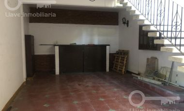 Venta y Renta de Casa de 2 niveles con 2 recámaras en Calle Zamora, Col. Centro, Coatzacoalcos, Ver.