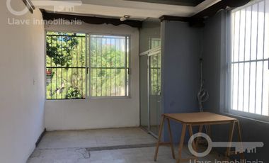 Venta y Renta de Casa de 2 niveles con 2 recámaras en Calle Zamora, Col. Centro, Coatzacoalcos, Ver.