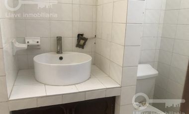 Venta y Renta de Casa de 2 niveles con 2 recámaras en Calle Zamora, Col. Centro, Coatzacoalcos, Ver.