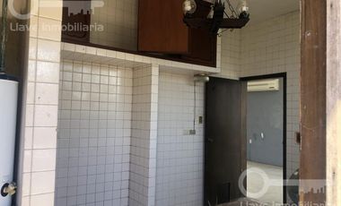 Venta y Renta de Casa de 2 niveles con 2 recámaras en Calle Zamora, Col. Centro, Coatzacoalcos, Ver.