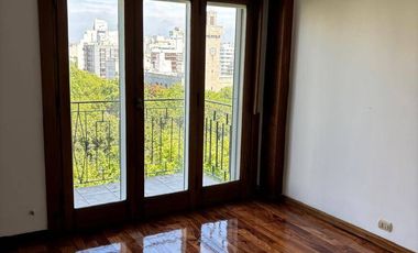 Departamento 3 ambientes a la calle con balcon frances y saliente