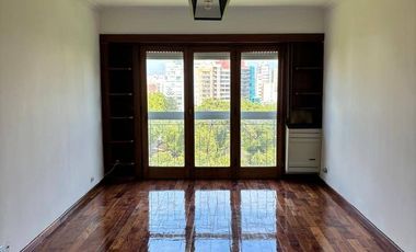 Departamento 3 ambientes a la calle con balcon frances y saliente