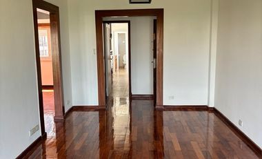 Departamento 3 ambientes a la calle con balcon frances y saliente